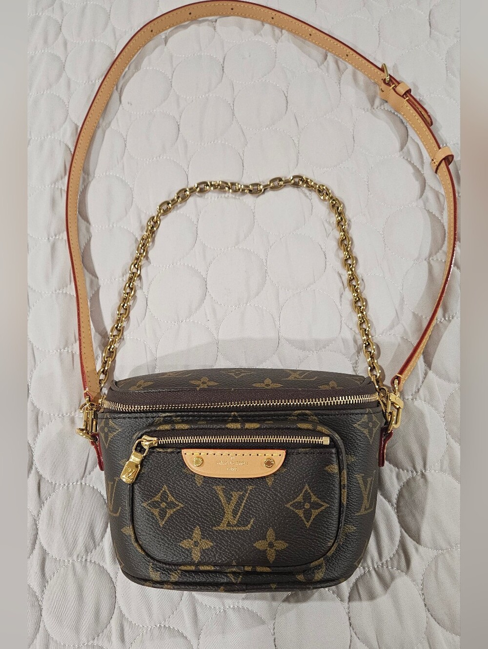 Louis Vuitton Mini Bumbag in Monogram - Picture 2 of 11